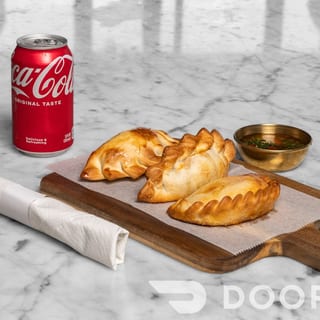 3 Empanadas with Soda Meal Box