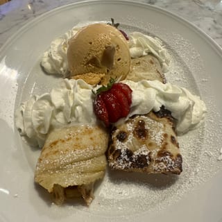 Panqueque con Dulce de Leche y Helado